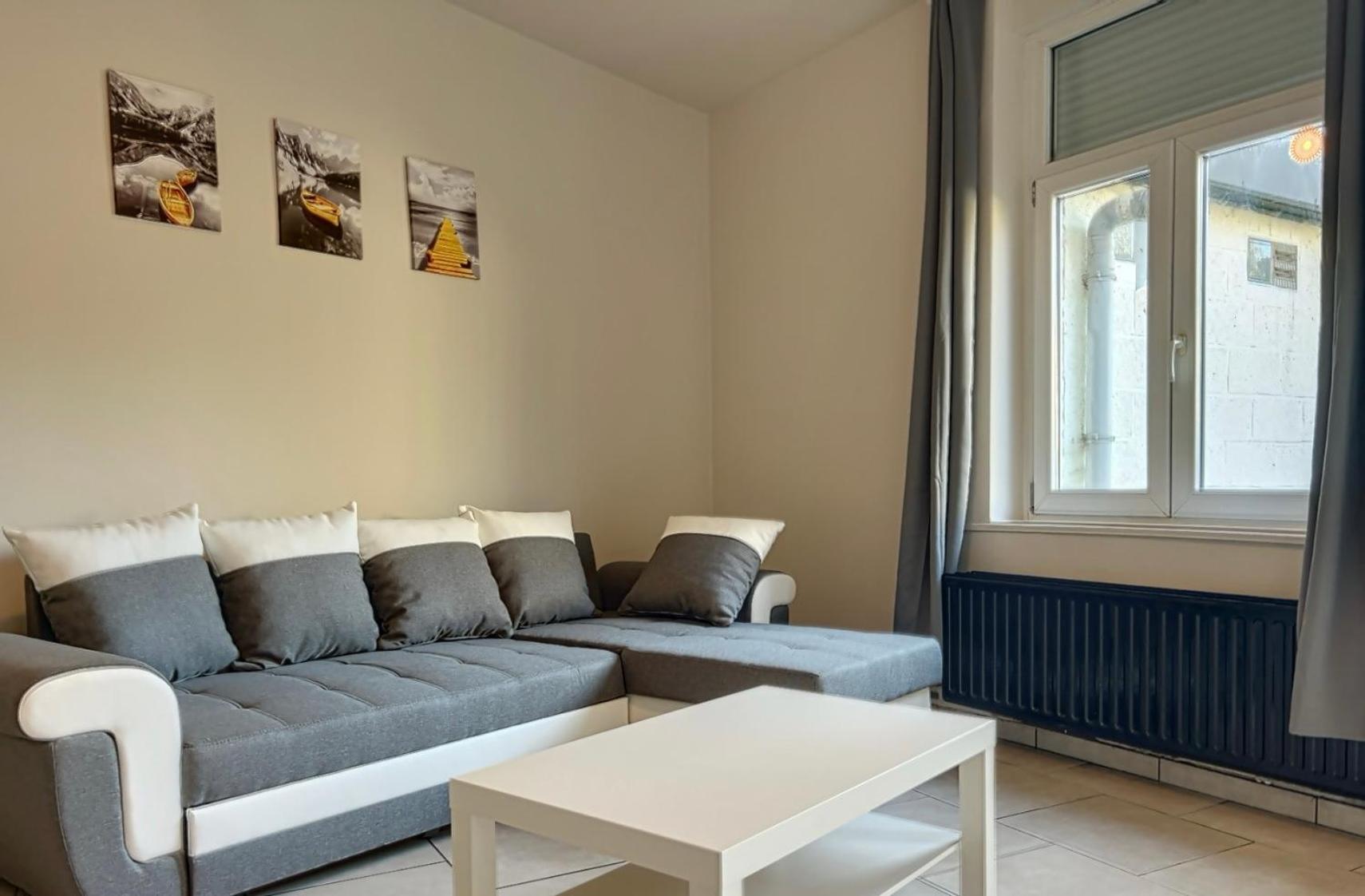 Station 173 A Bruxelles-Charleroi-Airport Appartement Buitenkant foto